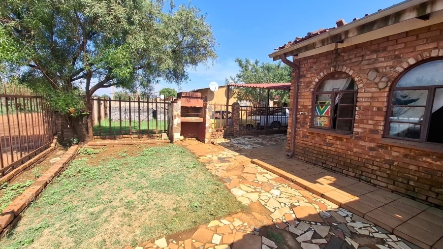 2 Bedroom Property for Sale in Ikageng North West